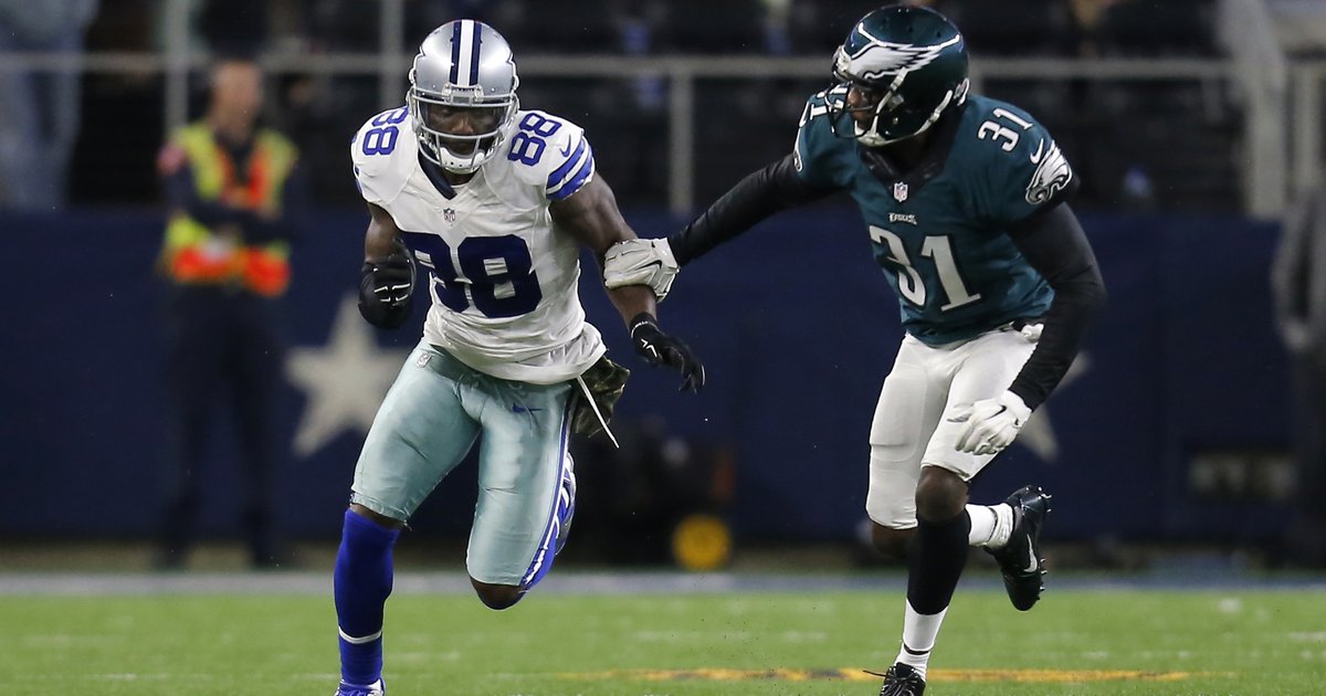 Philadelphia Eagles cornerback Byron Maxwell (31) watches a replay