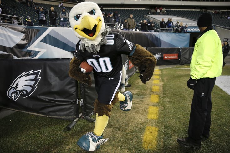 WATCH: Philly sports mascots lose to NFL mascots in football | PhillyVoice