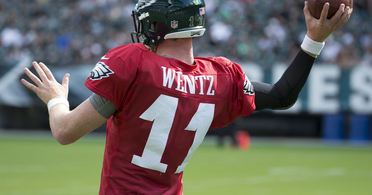 Eagles training camp notes, Day 10: Sam Bradford and Carson Wentz