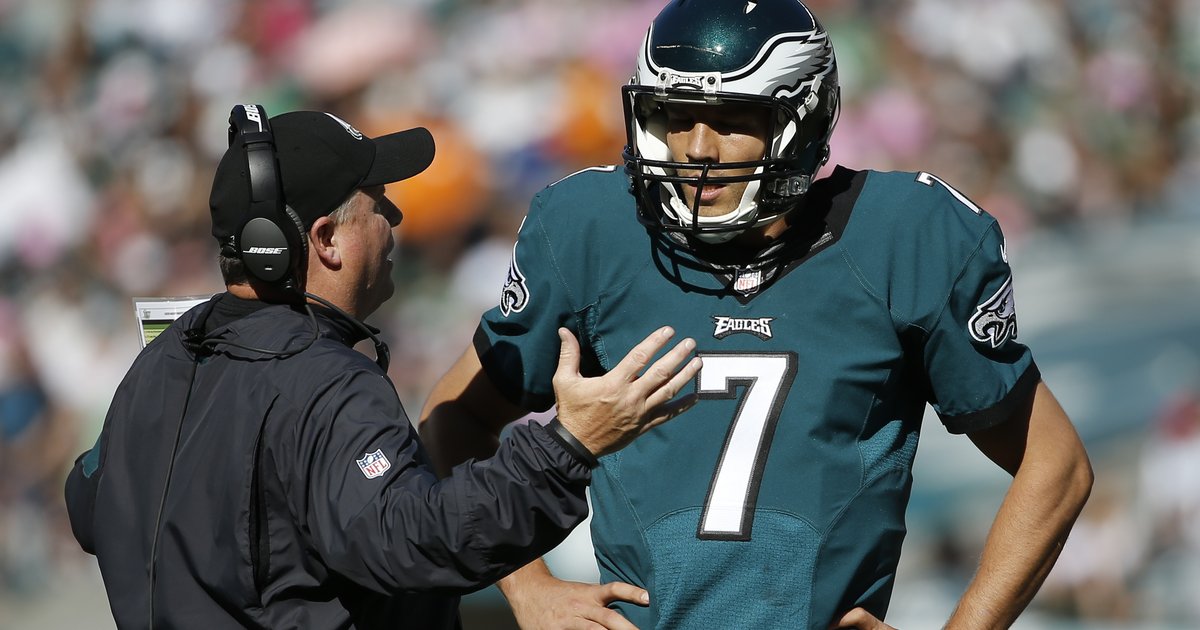 Sam Bradford benched as Philadelphia Eagles Coach Chip Kelly plays