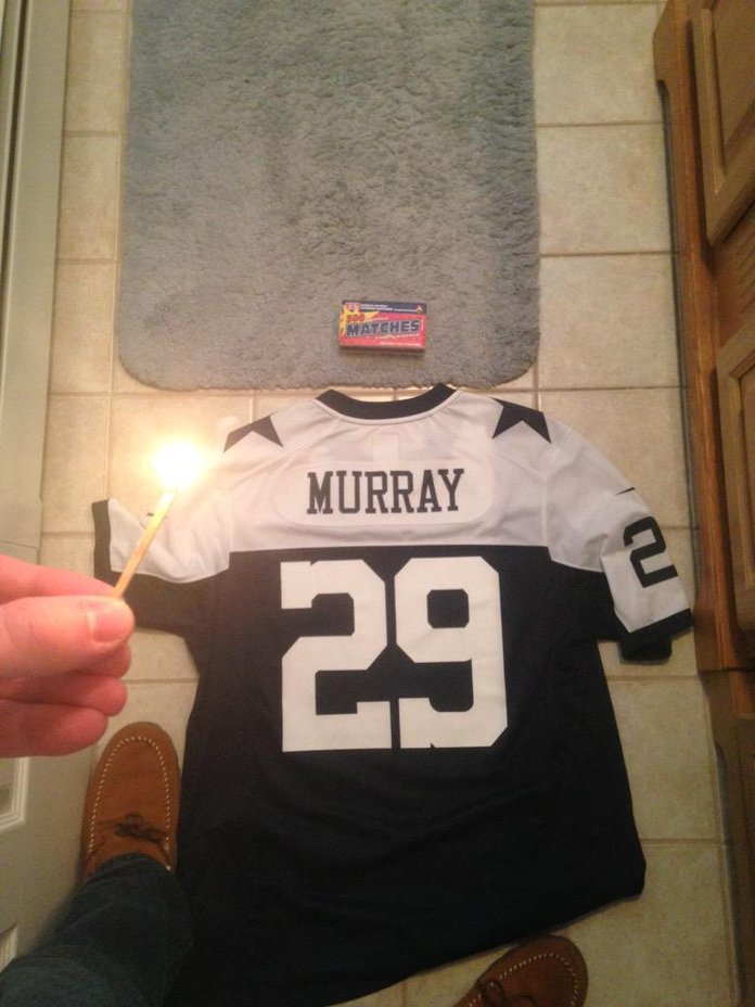 Dallas Cowboys fan burns DeMarco Murray jersey (Video)