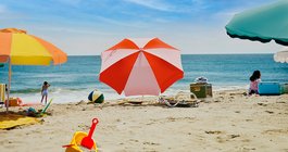BeachGetaway_1200x800_A23027_NJT_55964 1_edit_2_Umbrella_Bucket.jpg