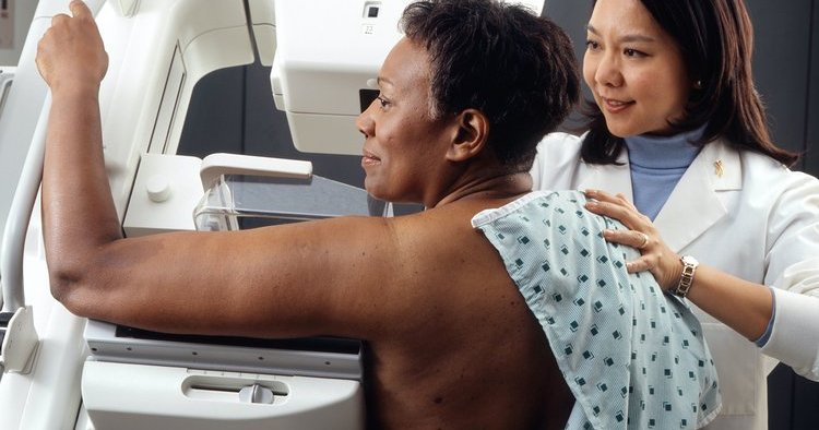 Studie: Šance na přežití po rakovině prsu se po dvojité mastektomii u většiny žen nezlepšují