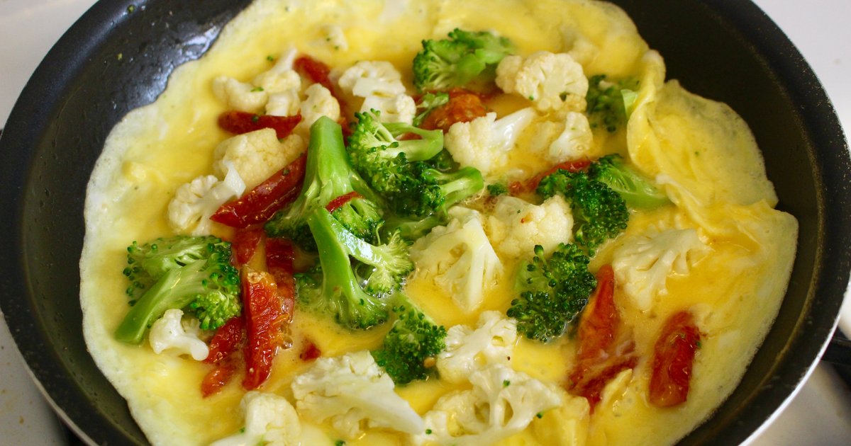 Healthy Recipe Broccoli, Cauliflower, SunDried Tomato Omelet