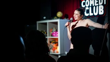 Naked Comedy Club - Athena Pepe