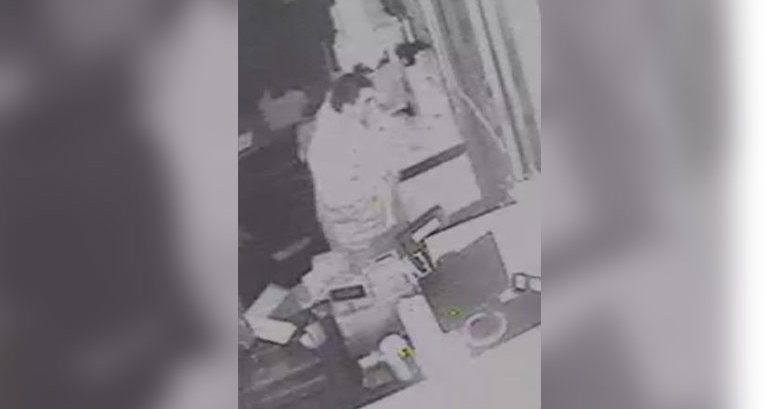 WATCH: Burglars smash Northeast Philly deli's doors with brick ...