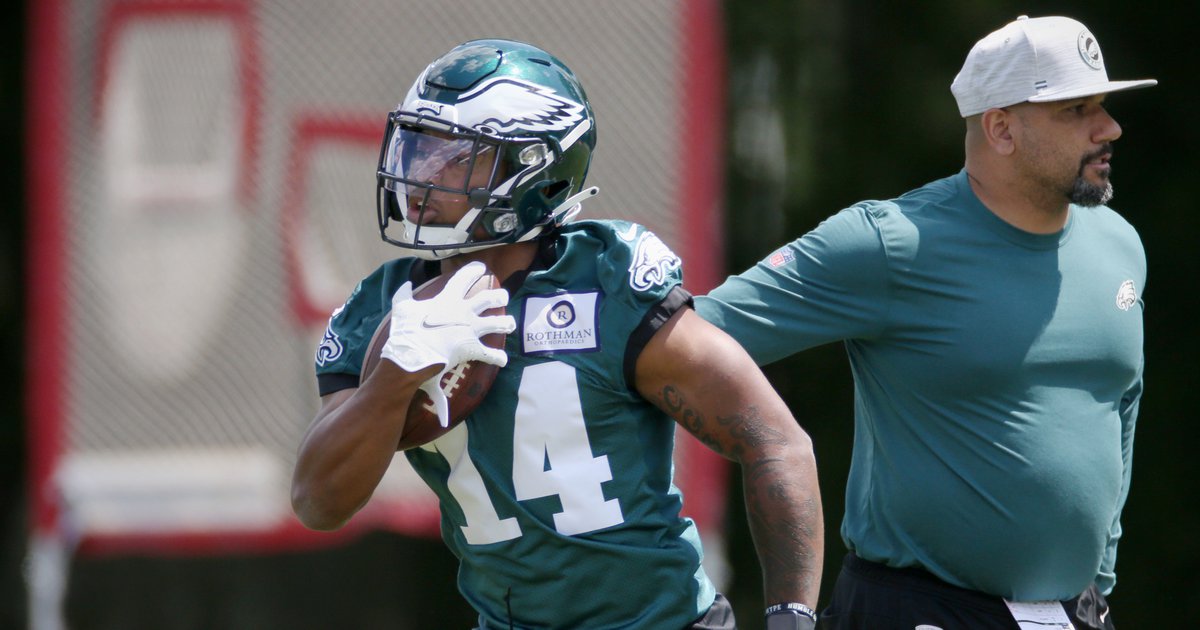 DeVonta Smith Eyes Eagles' Debut, Landon Dickerson Wows