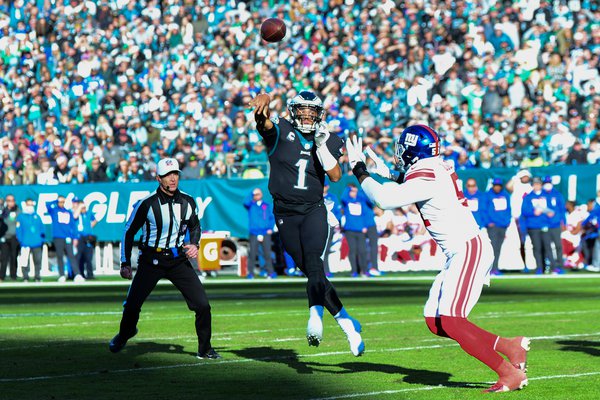 Eagles-Giants-Jalen-Hurts-Kate-Frese_122621