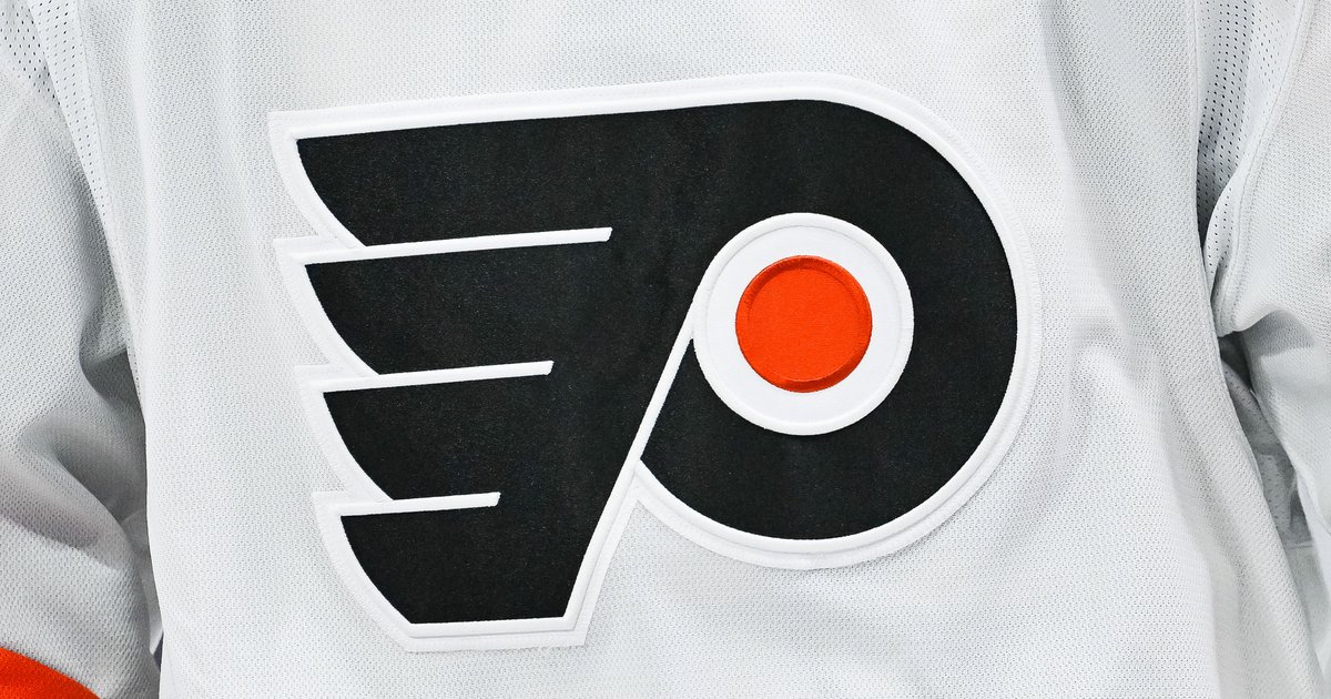 Philadelphia Flyers suspend announcer Tim Saunders for hot mic comment ...