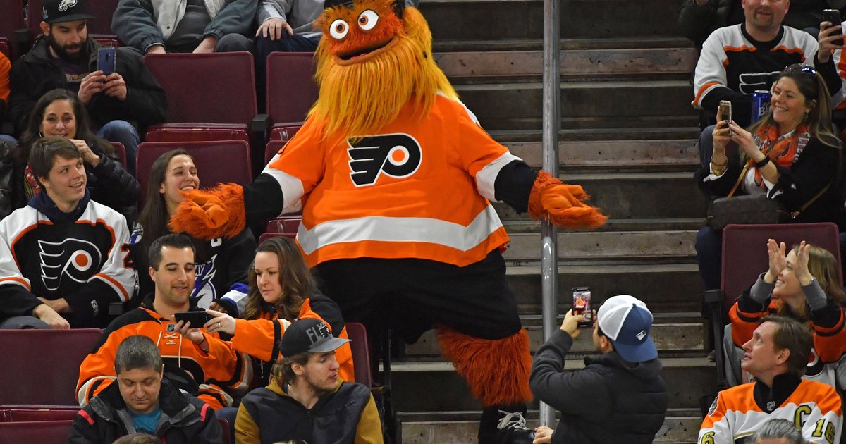 Watch Philadelphia Flyers mascot Gritty destroy Wells Fargo Center 'rage  room