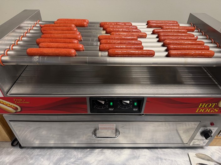 112225VikingsHotDogs