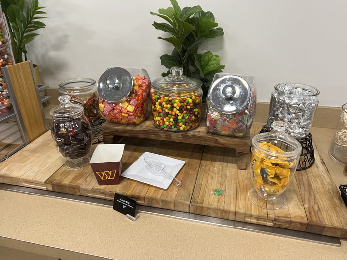 090425CommandersCandy