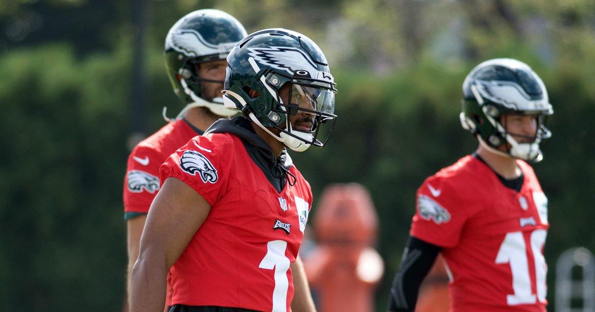 Hurts shrugs off chatter about Eagles pursuing Watson - The San