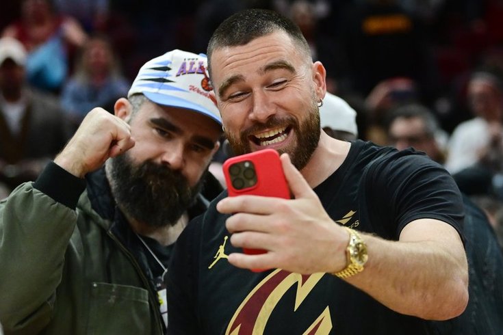 Jason and Travis Kelce's podcast 'New Heights' wins top iheartRadio award |  PhillyVoice