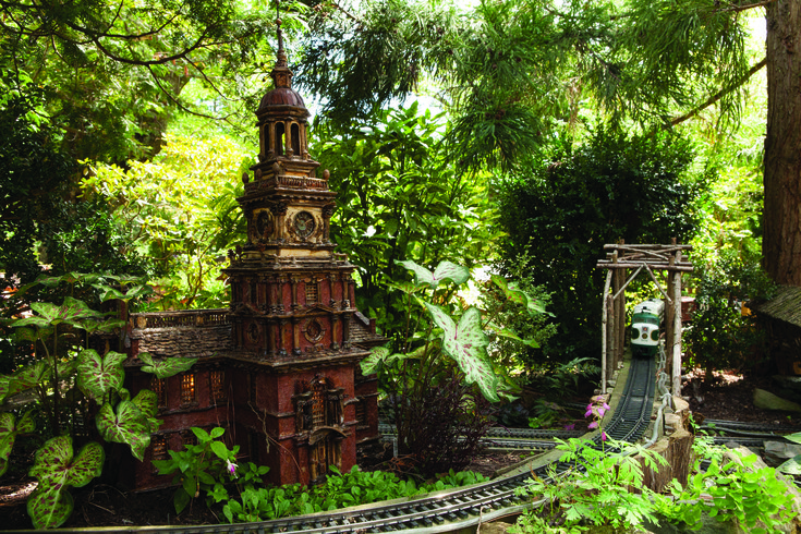 MA&G_Garden Railway-Independence Hall_Freddy Clark photo.jpg