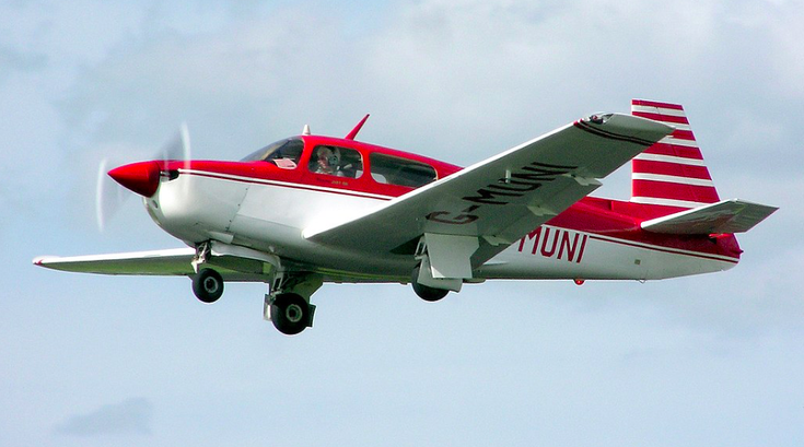 Mooney M20J plane