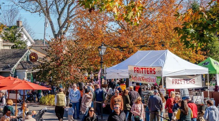 Peddler's Village November apple fetival