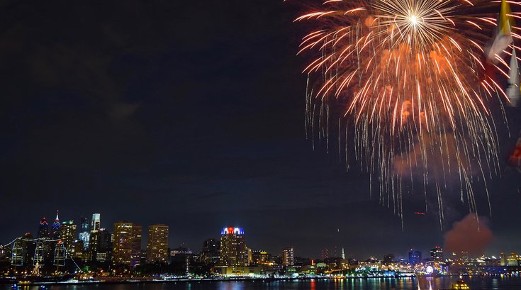 PennsLandingFireworks_L.Berckey_13.jpg