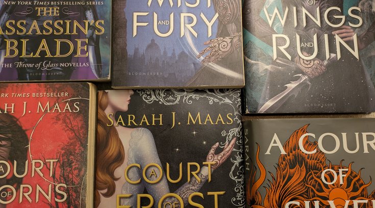 Sarah J Maas book announcement