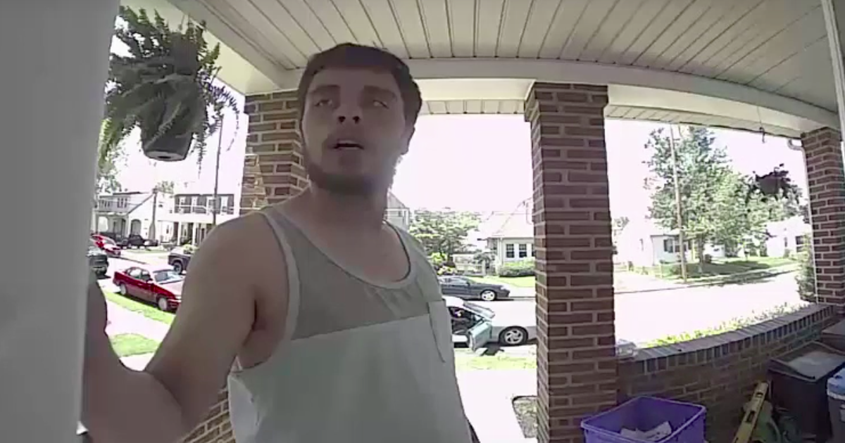 WATCH: Brazen thief snatches package off Northeast Philly porch ...