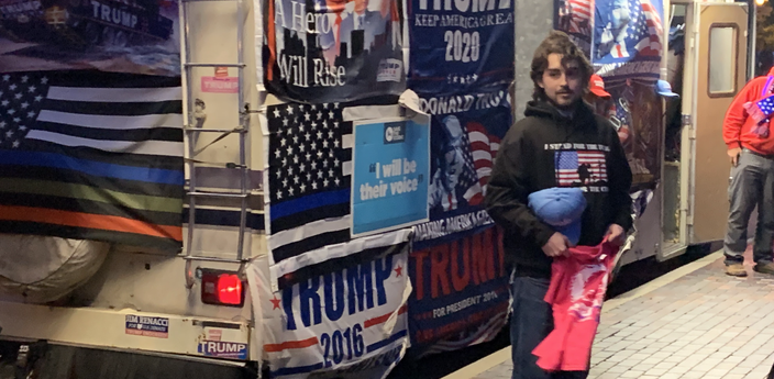 Sanders shirt vendor 