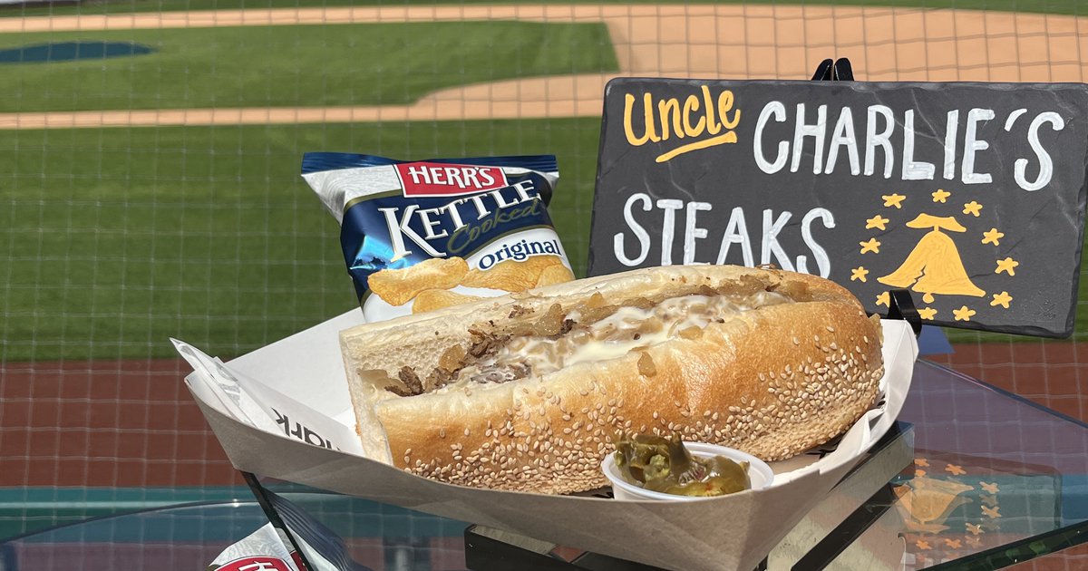 Twitter Roasts Fan's Strange Use Of Hot Dog At Yankee Stadium