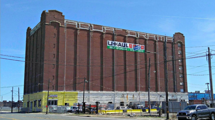 071216_Uhaulbuilding