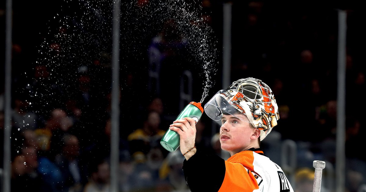 What they're saying: Flyers' Carter Hart a top 3 goalie, will be NHL's best in five years - Vimarsana News