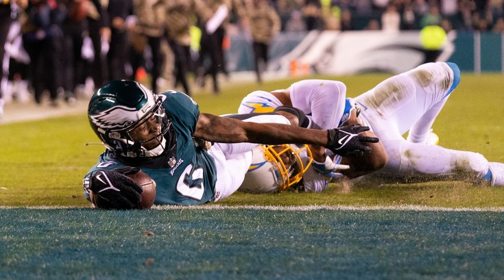 DeVonta-Smith-Eagles-Chargers-2021-NFL.jpg