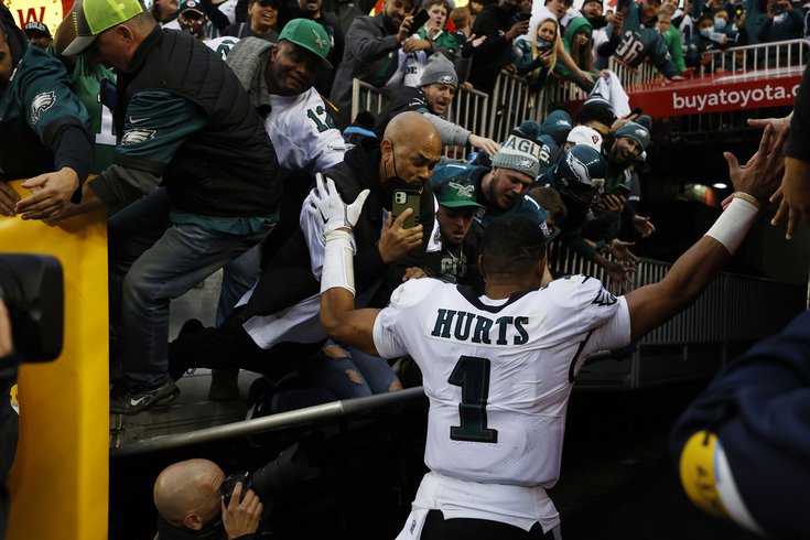 Jalen-Hurts-Eagles-win_010222_usat