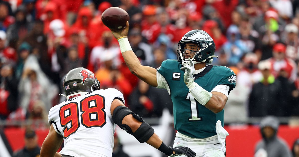 Handing out 10 awards from the Eagles-Buccaneers wild card round game - Vimarsana News