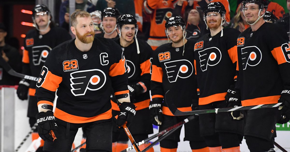 Claude Giroux introduced as a Florida Panther. It's weird. - Vimarsana News