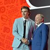 Cutter-Gauthier-Flyers-NHL-Draft-Gary-Bettman-2022.jpg