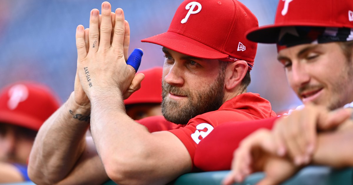 MLB notes: Phillies' Bryce Harper has thumb surgery