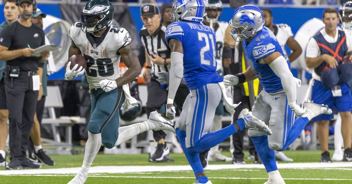 DeVonta Smith Makes His Feelings On Eagles' Throwback Unis Clear - Sun Time  24