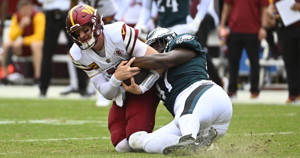 Commanders' Wentz fumbles, struggles in 1st game vs. Eagles