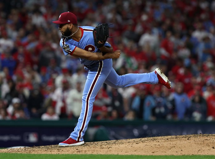 Phillies sign Seranthony Dominguez to 2-year contract extension