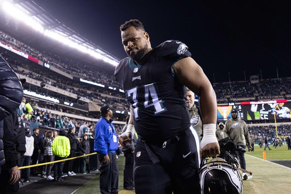 Why Eagles' Ndamukong Suh tackles financial literacy like Aaron