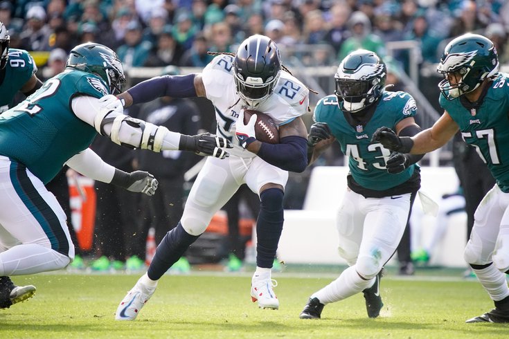 Eagles-run-defense-Titans_120422_USAT
