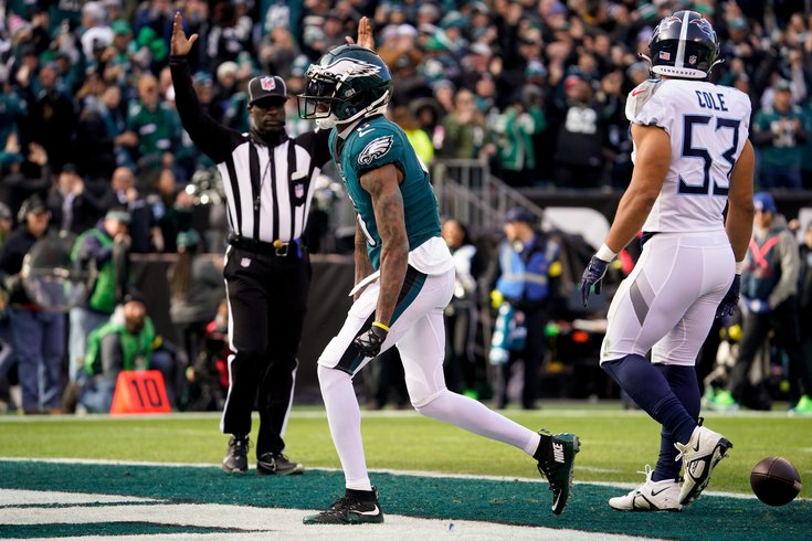 DeVonta-Smith-Eagles-Titans-Week-13-NFL-2022.jpg