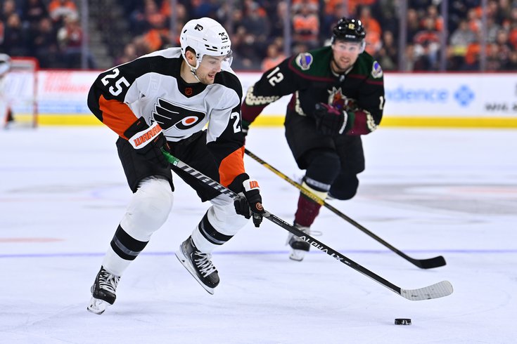 James-van-Riemsdyk-Flyers-Coyotes-NHL-1.6.22.jpg