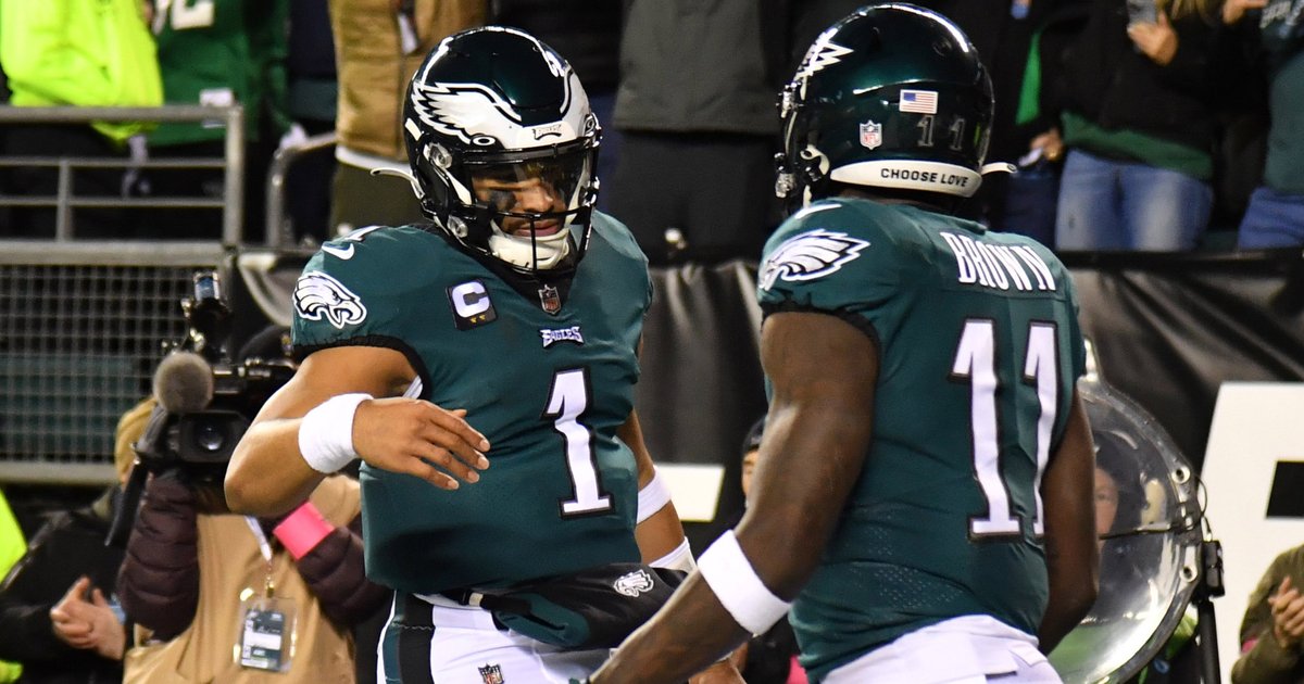 Eagles' AJ Brown opens up about 'sideline discussion' with Jalen Hurts