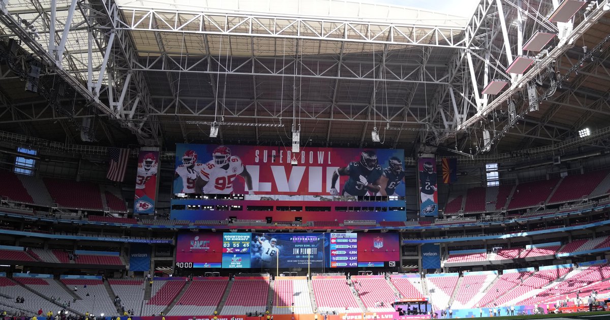 WATCH: Eagles take field at the Super Bowl to Just Wanna Rock by