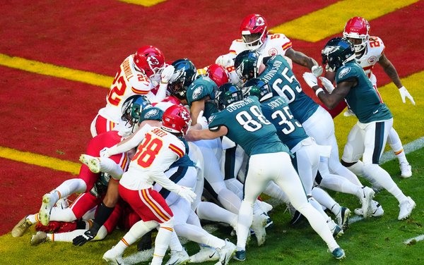 The Philadelphia Eagles' 'tush push' is becoming the NFL's most unstoppable  play - WHYY