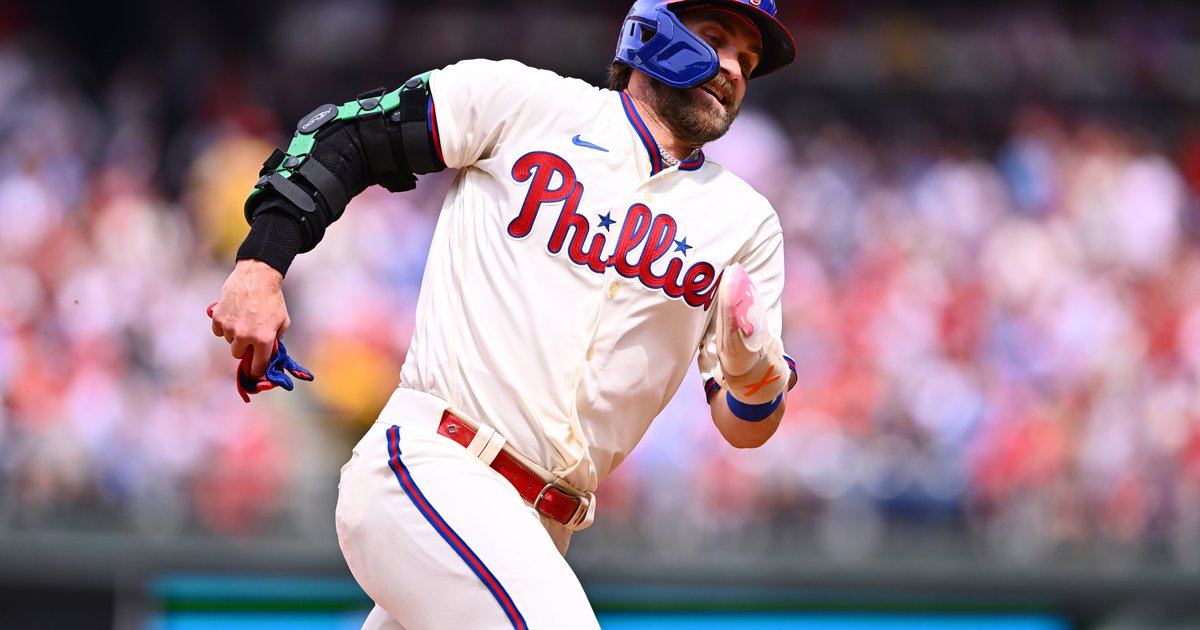 Debate: Phillies will eventually have to get rid of one uniform to