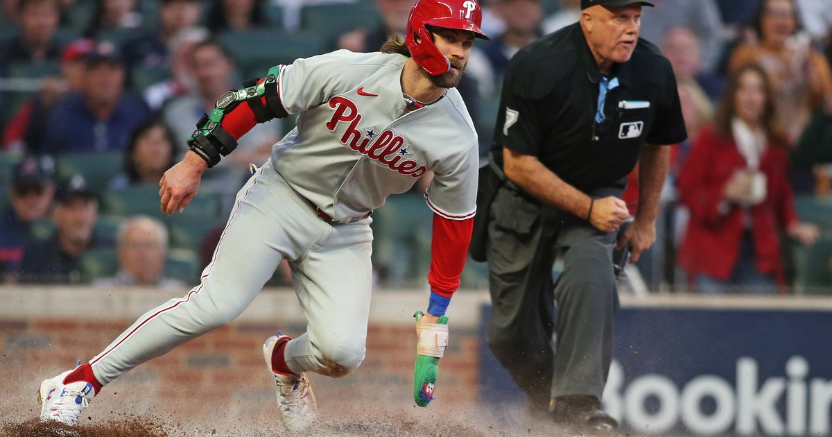 Phillies decide whether to give away numbers