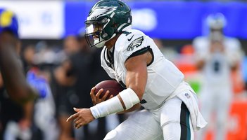 Jalen-Hurts-Tuck-Eagles-Rams-10.8.23-NFL.jpg