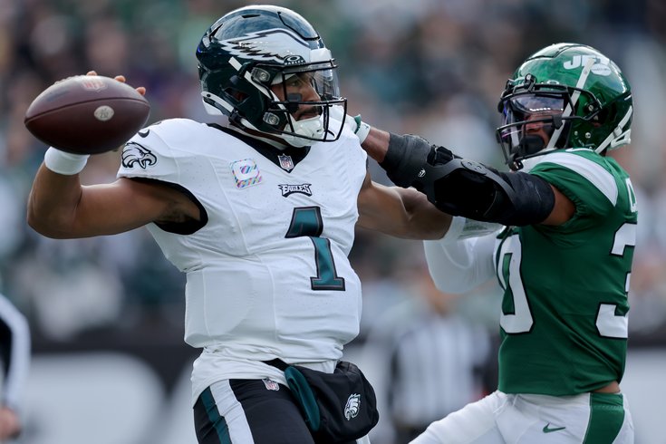 Questionable roughing call on Jalen Hurts pass sets up Eagles