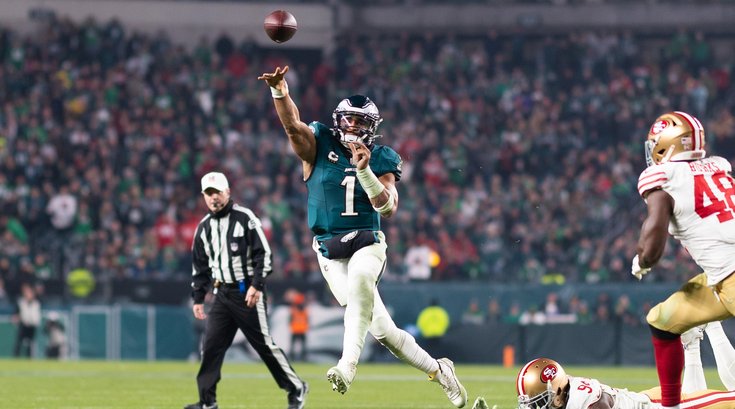 Jalen-Hurts-Throw-Eagles-49ers-2023-NFL.jpg