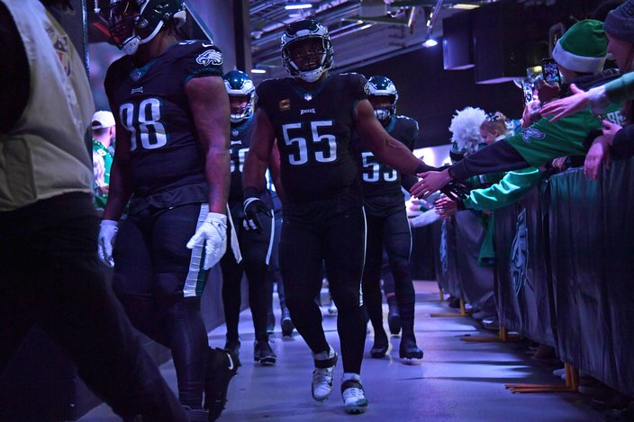 Brandon-Graham-Eagles-Tunnel-Dec-2023-NFL.jpg